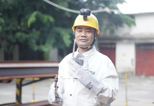 海南礦業(yè)員工李勇:全國(guó)表彰！海南礦業(yè)員工李勇榮膺全國(guó)勞動(dòng)模范